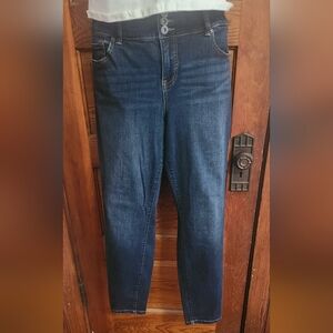 Torrid Premium Stretch Jeggings Medium Wash. Used. Size 18R.